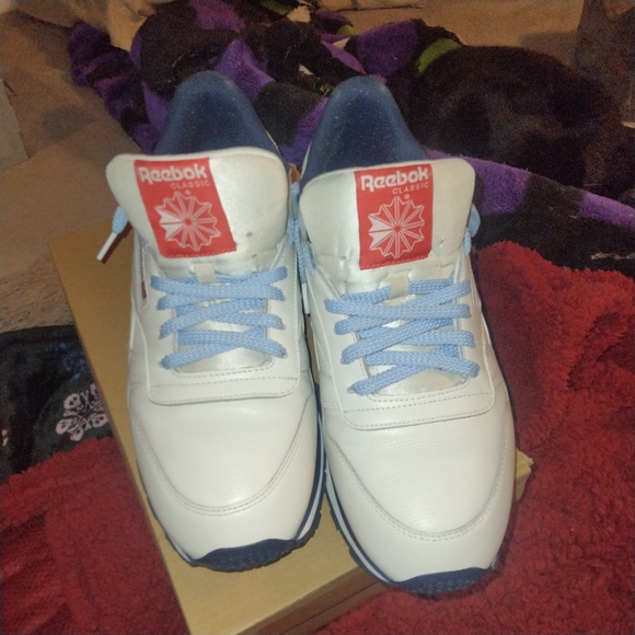 Reebok White and Blue Sneakers - Picture 2 of 7